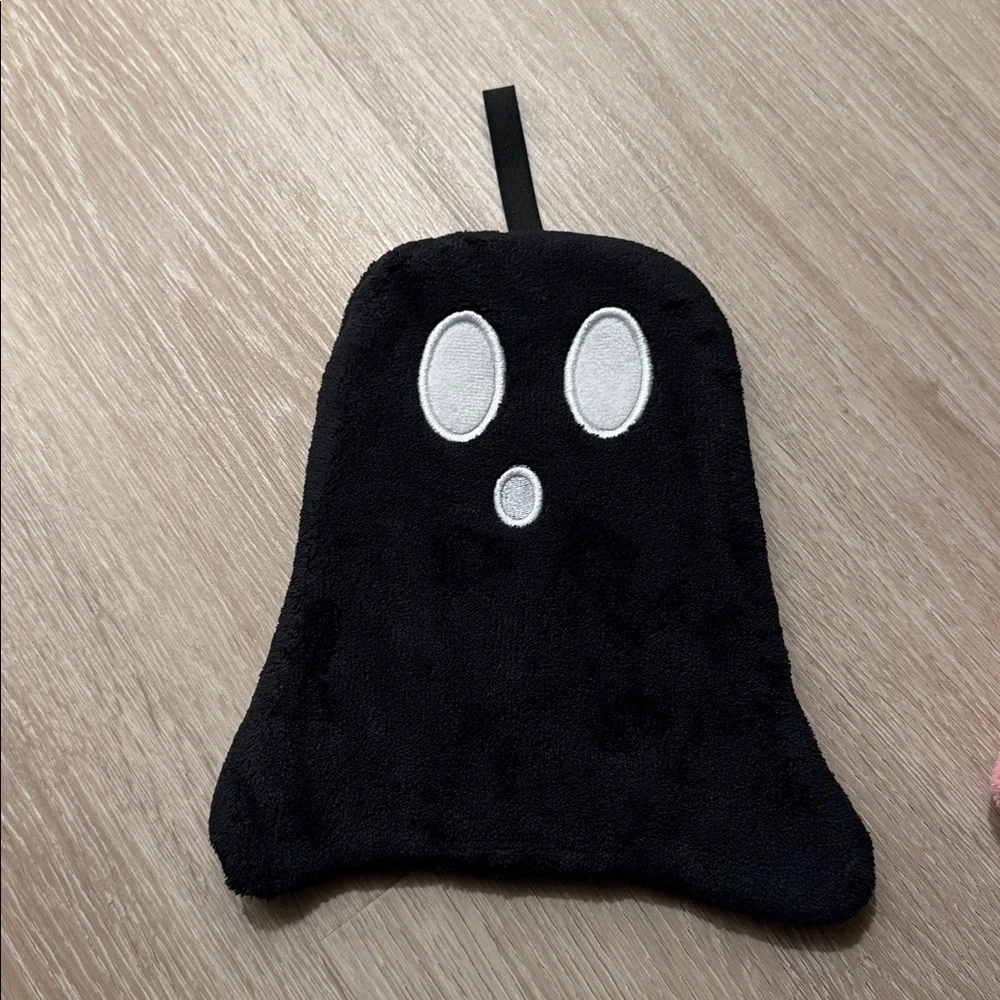 Plush Hand Towel Set NEW 🏷️
